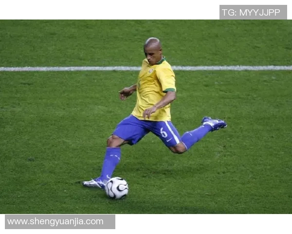 巴西足球传奇卡洛斯的辉煌生涯与对足球的深远影响