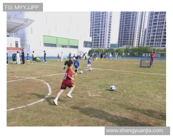 足球巨星携子共度亲子时光展现温馨家庭生活瞬间