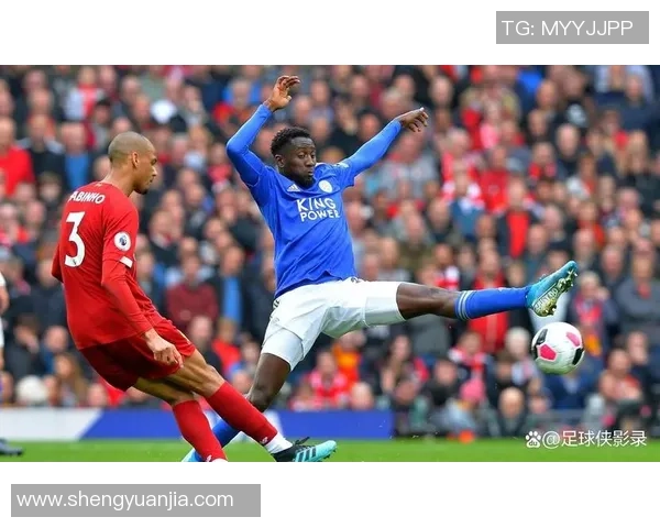 被队友冷落的足球明星如何在逆境中重拾自信与荣耀