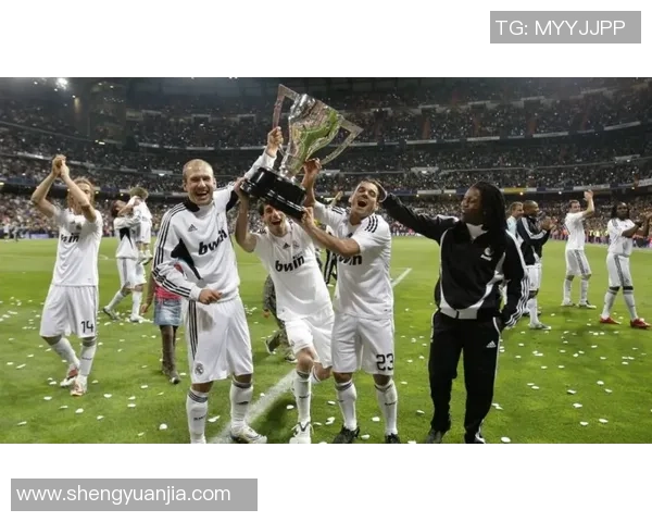 足球明星退役后复出之路揭秘：他们为何选择重返赛场再战辉煌